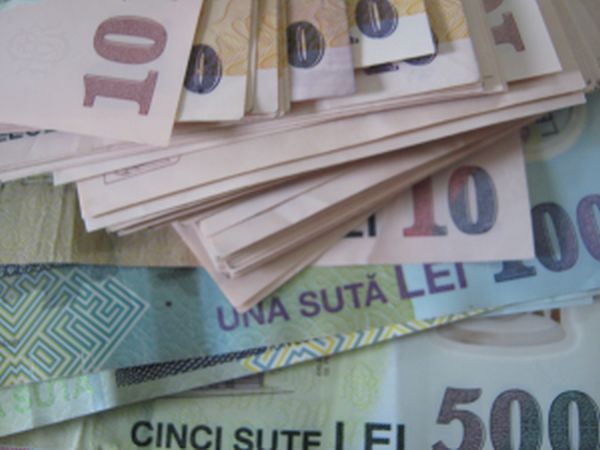 "Impozitul de 1% pe cifra de afaceri avantajează în principal firmele româneşti"