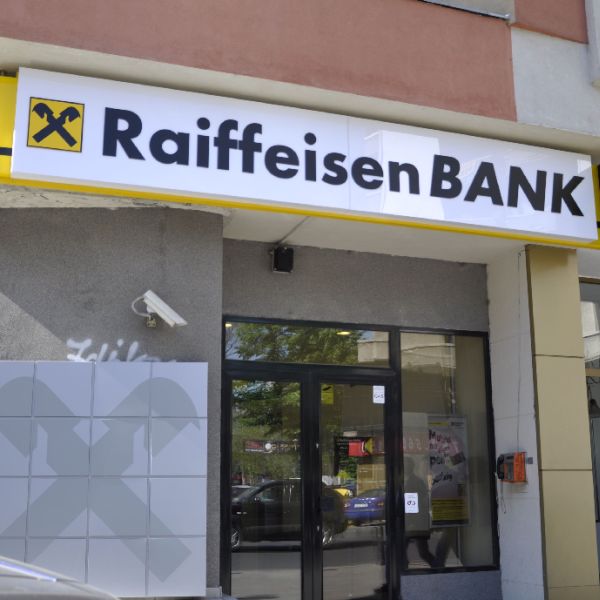 "BNR nu urmăreşte conduita băncilor referitoare la actele emise de ANPC"