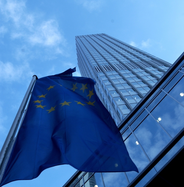 BCE intenţionează să amâne introducerea de noi reguli privind creditele neperformante