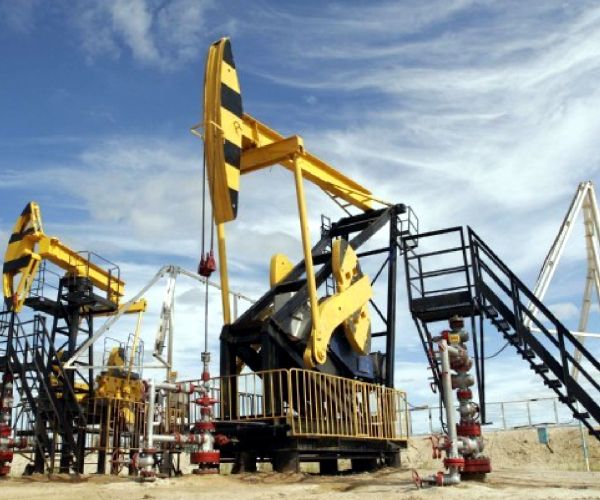 Surse: Rosneft a aprobat un acord de furnizare de ţiţei către CEFC China Energy