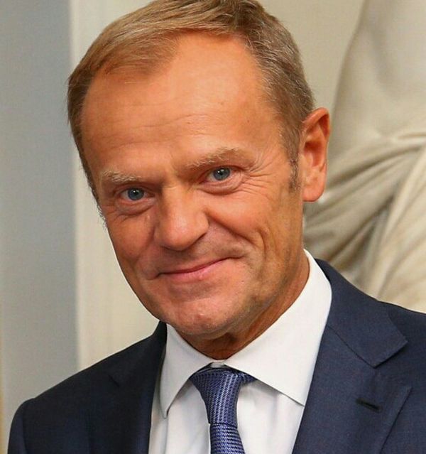 Comentariu foto: Donald Tusk (Sursa foto: Wikipedia)