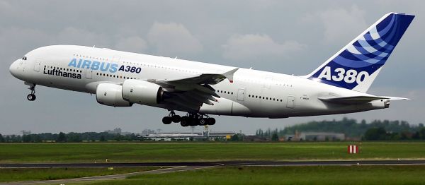Airbus intenţionează să producă doar şase aparate A380 pe an