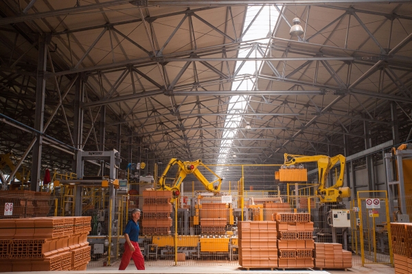 "Dedeman" a mai cumpărat 11,8% din "Cemacon"