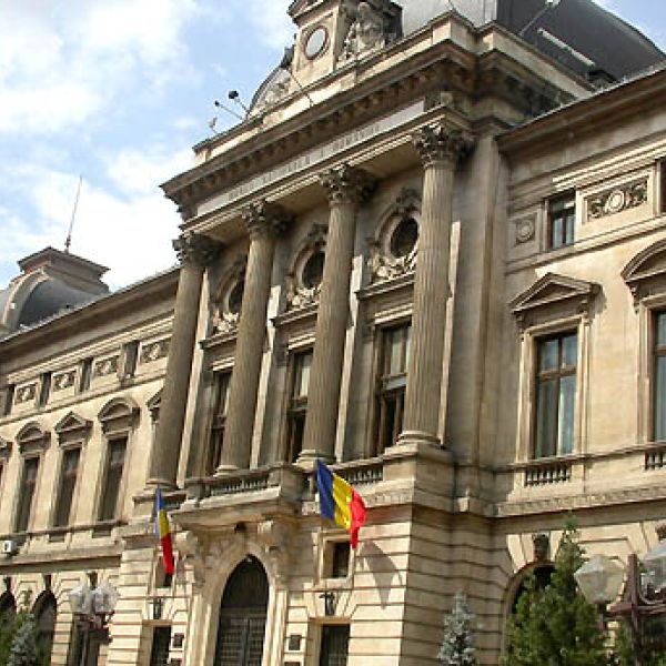 BNR: "Peste 30% din firmele care vor finanţare în lei sunt dispuse la o dobândă de maxim 2%"