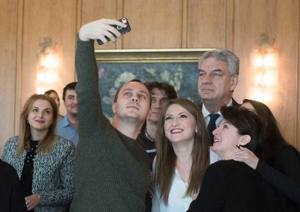 Mihai Tudose, alături de jurnalişti (Sursa foto: Facebook)