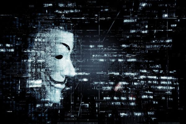 Infractorii cibernetici folosesc software piratat pentru a infecta în secret computerele