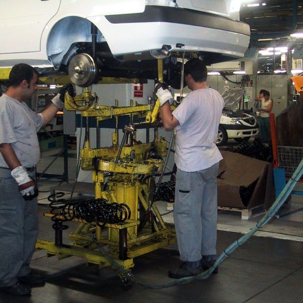 Vânzările Dacia au crescut anul trecut cu 12,2%, până la 655.235 unităţi