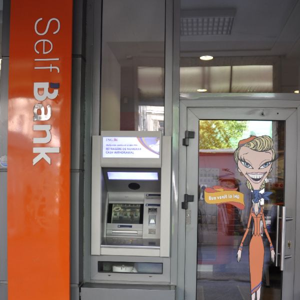 "Banii au fost reţinuţi. Contul dumneavoastră nu va fi alimentat cu suma depusă"