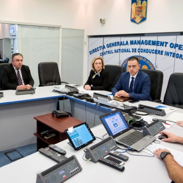 Ambele decizii ale prim-ministrului interimar au fost luate la propunerea ministrului Afacerilor Interne, doamna Carmen Dan, şi vor intra în vigoare odată cu publicarea în Monitorul Oficial", se arată într-un comunicat al Guvernului.
