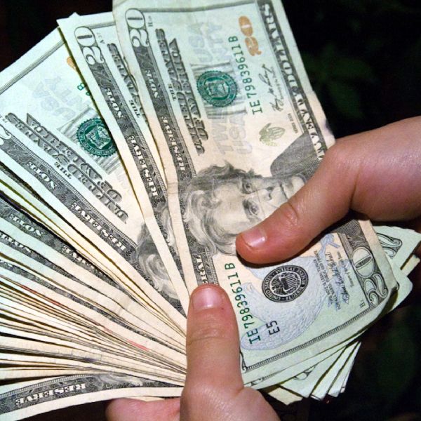UBS răscumpără acţiuni de 2,1 miliarde de dolari