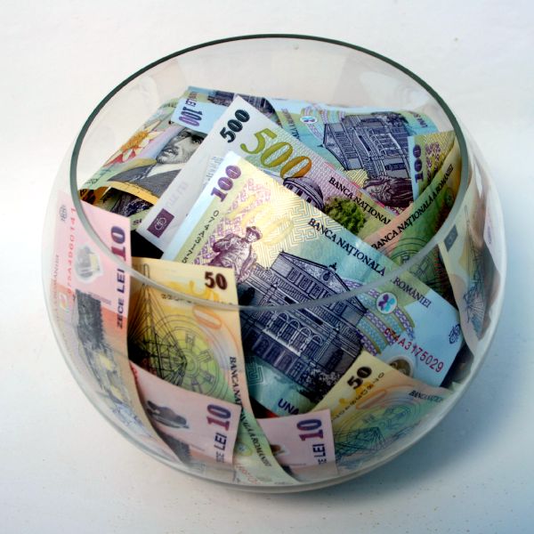 Finanţele infirmă contractarea unui împrumut, în condiţii de criză