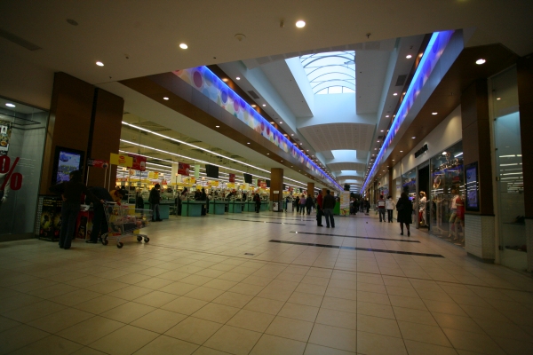 Cifra de afaceri din comerţul cu amănuntul a crescut în 2017 faţă de anul 2016 cu peste 10%
