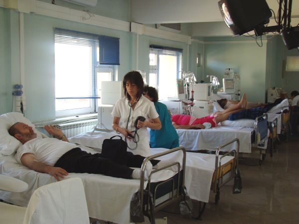 Preşedintele federaţiei sindicale SANITAS Bucureşti, Viorel Huşanu, a declarat, luni, că veniturile vor scădea în spitalele mono-profil, mai exact pentru secţia de psihiatrie, TBC şi boli infecţioase.
