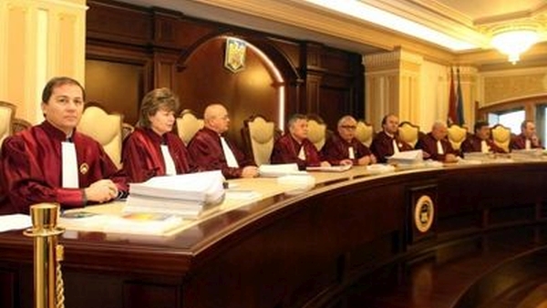 CCR a admis sesizarea preşedintelui Iohannis asupra OUG 96/2016 referitoare la Legea educaţiei naţionale 