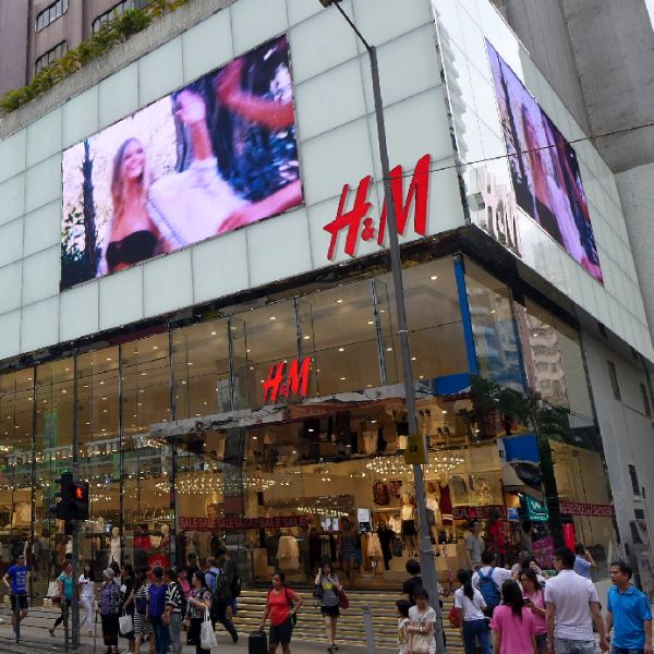 H&M renunţă la planul de reinvestire a dividendelor în acţiuni noi