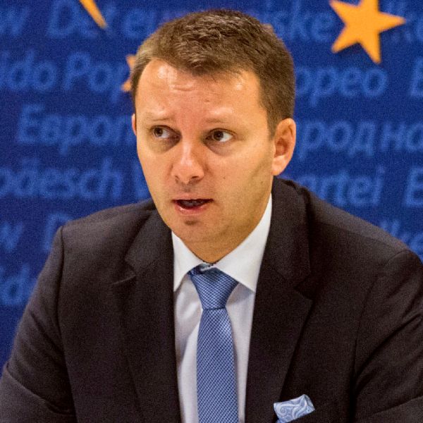 Siegfried Mureşan: "Investitorii străini au nevoie de un mediu fiscal şi economic previzibil, vor să-şi facă planuri de afaceri şi de investiţii pe care să le poată respecta. Or, acest lucru este imposibil cu PSD-ALDE, care guvernează după ureche".