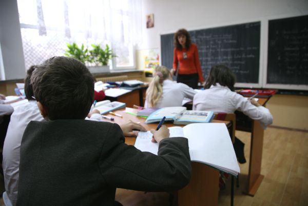 Veniturile profesorilor, motiv de scandal