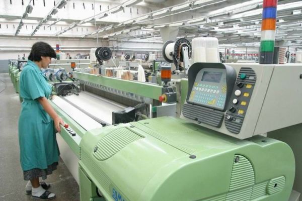 Contracţia din industrie a continuat şi în ianuarie