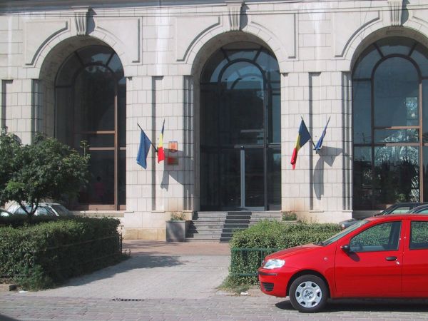 Ministerul Finanţelor a atras, joi, peste 437 milioane lei de la bănci