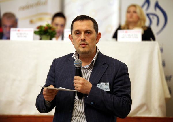 Gheorghe Piperea: "Un sechestru pentru recuperarea pagubei înseamnă poprirea conturilor, ceea ce poate duce la insolvenţă. Dacă respectivele firme sunt vehicule pentru spălarea banilor sau alte acţiuni similare, atunci se justifică astfel de acţiuni (exceptând situaţiile în care sunt acuzate persoane inocente), altfel, nu".