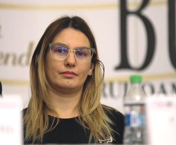 Cristina Ienciu: "Cred că avem nevoie de o economie sănătoasă, cred că avem nevoie să participăm cu toţii, într-un mod activ, la redresarea economiei noas­tre".