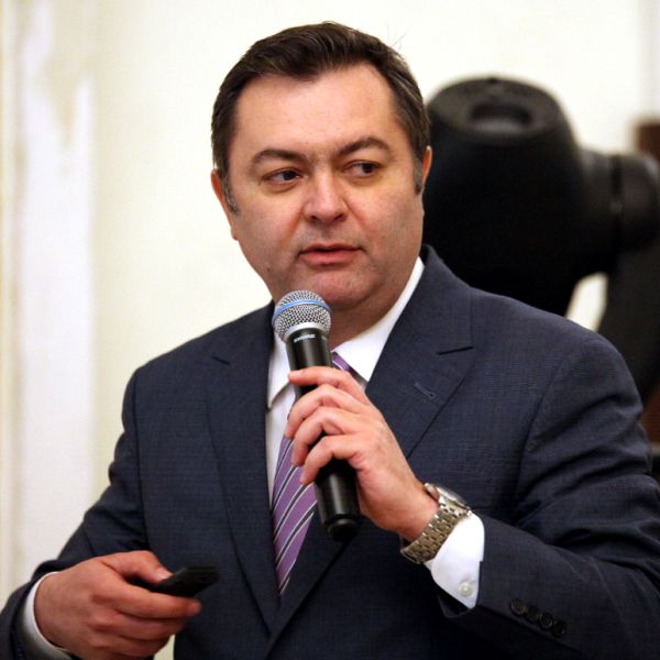 În opinia domnului Dan Paul, la întrebările pe care le-a ridicat, ar trebui să răspundă Autoritatea de Supraveghere Financiară (ASF), ca supraveghetor al pieţei de capial, sau instanţa, în cazul în care vreun acţionar contes­tă deciziile AGA.