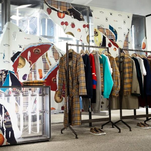 "Burberry" îşi schimbă directorul de creaţie
