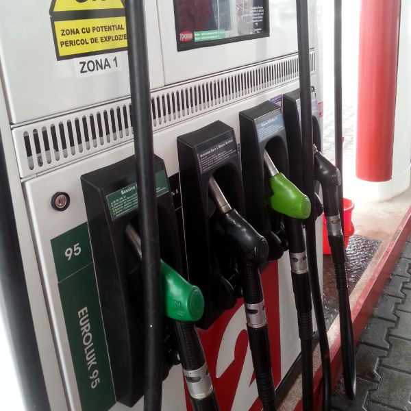 Trebuie să transpunem în legislaţia naţională Directiva privind calitatea benzinei şi a motorinei
