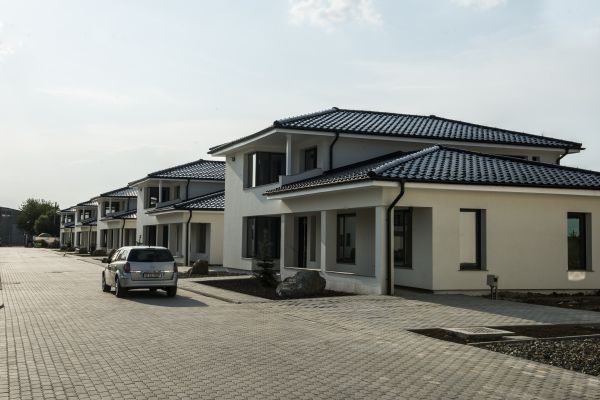Suedezii de la Linotol construiesc case de lux eficiente energetic la Snagov