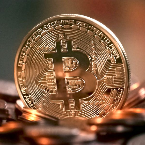 Capitalizarea Bitcoin a scăzut la 42% din cea a întregii pieţe de criptomonede 