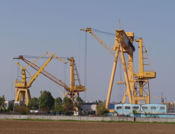 Sindicaliştii protestează faţă de situaţia companiei Daewoo Mangalia Heavy Industries