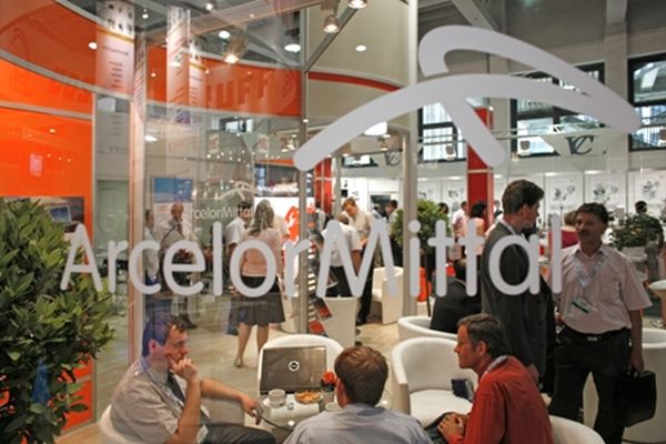 Grupul ArcelorMittal face demersuri să preia cel mai mare combinat din Europa