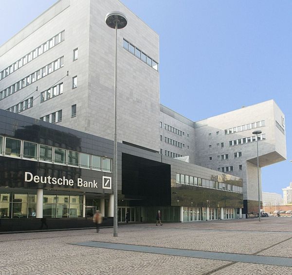 "Deutsche Bank" a redus intervalul de preţ pentru IPO-ul diviziei DWS