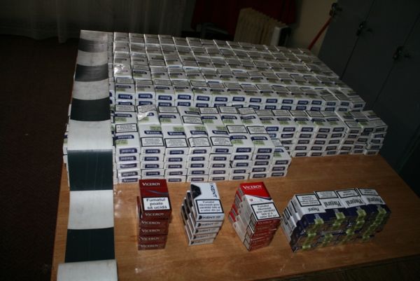 Peste 7.000 de pachete de ţigări confiscate şi 5 maşini indisponibilizate, în urma a 8 percheziţii în Constanţa