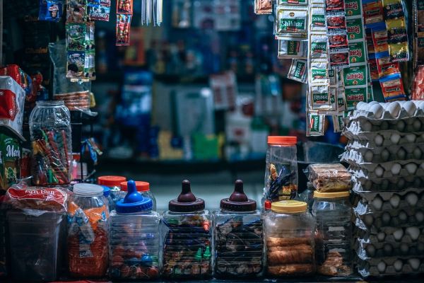 Volumul comerţului cu amănuntul în Uniunea Europeană a crescut cu 0,2%