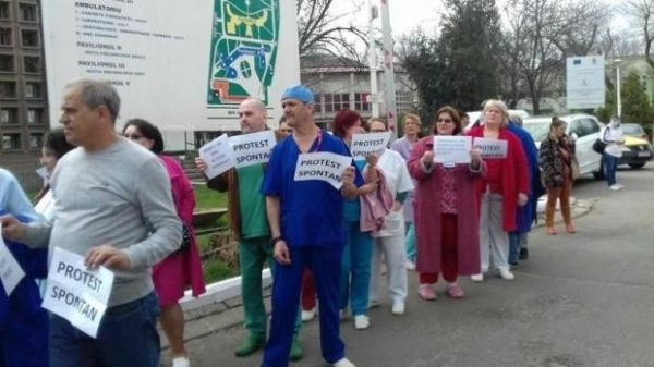 Protest Al Personalului De La Institutul Pentru Boli