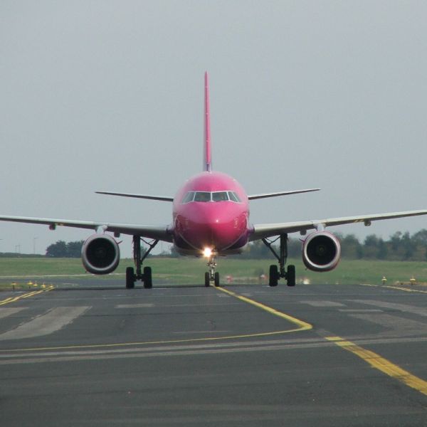 "Siguranţa navigaţiei pe Aeroportul Otopeni nu este afectată, deşi se operează cu restricţii"