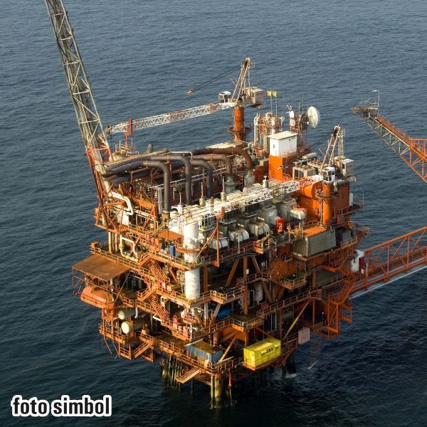 "Exxon şi OMV Petrom vor să discute cu partidele parlamentare despre legea offshore"