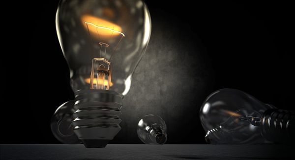"Tarifele la electricitate plătite de consumatori ar trebui să scadă"
