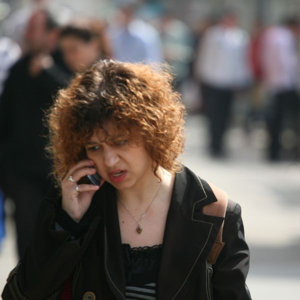 ANCOM: Tarifele pentru portarea numerelor de telefon scad de până la 2,6 ori