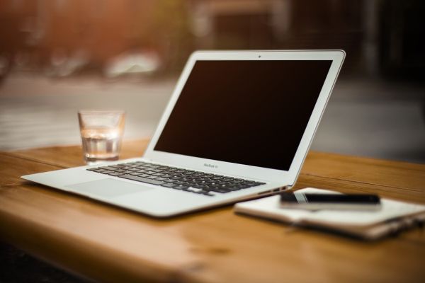 Ţara noastră, cei mai puţini angajaţi care lucrează de acasă