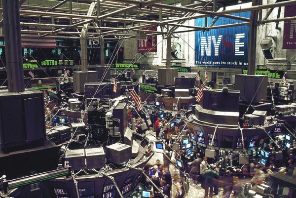 Wall Street a închis în scădere