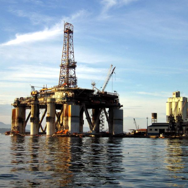 Legea offshore - amânată, probabil, pentru sesiunea parlamentară din toamnă 