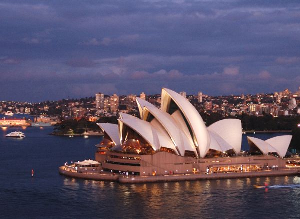 Băncile australiene împing clasa de mijloc locală în pragul sărăciei