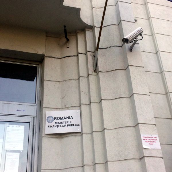 MFP a atras, vineri, 75 milioane lei de la bănci 