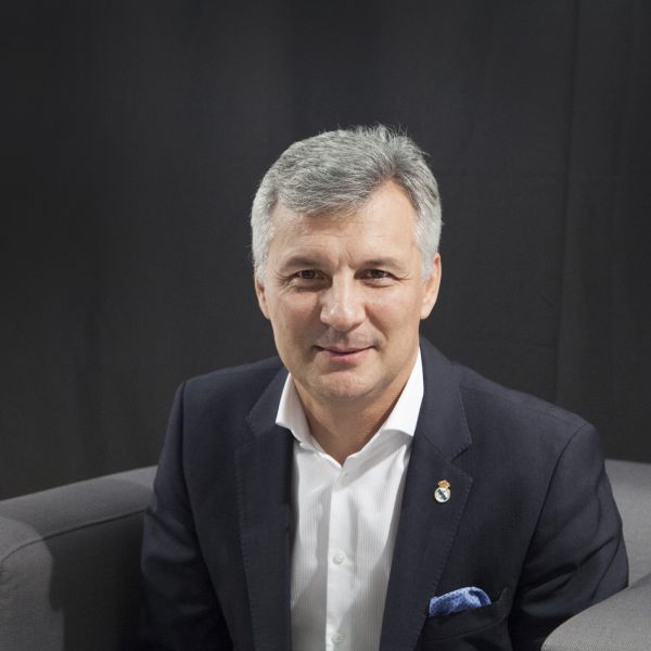Senatorul Daniel Zamfir are multe iniţiative legislative blocate în circuitul de aprobare din Parlament.
