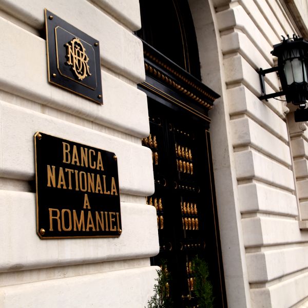 Deficitul de cont curent s-a adâncit la 2,05 miliarde euro