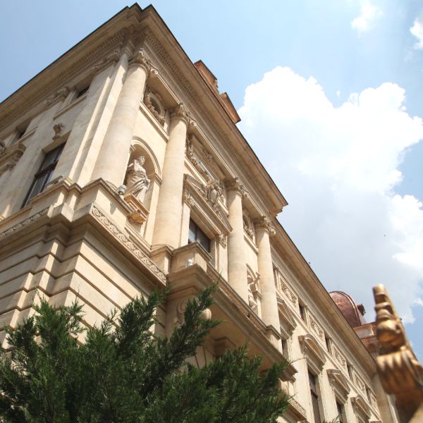 "Isărescu frânează economia exact ca în 2008"
