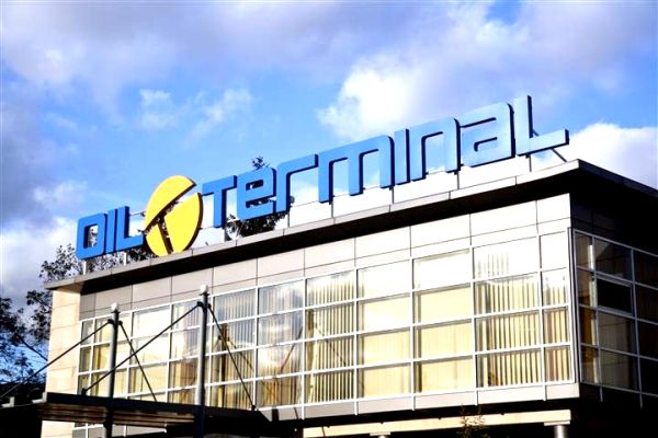 Oil Terminal rămâne cu autorizaţia de antrepozit fiscal 