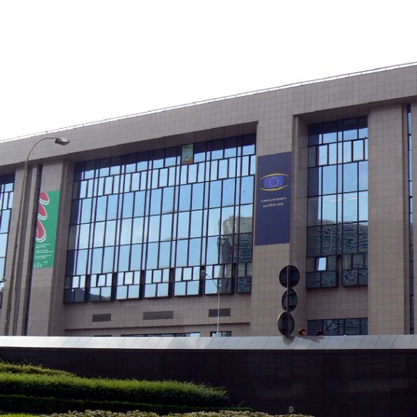 UE prelungeşte cu şase luni sancţiunile economice impuse Rusiei